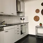 Bright & Stylish-Heart Of Old City-Experienced Hosts Apartment *