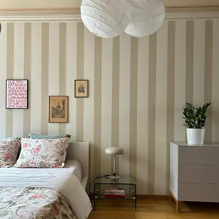 Bright & Stylish-heart Of Old City-experienced Hosts アパート