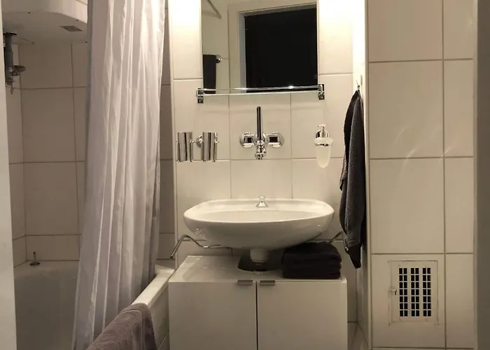 Wake Up In Old Town Queen Bed Fast Wifi